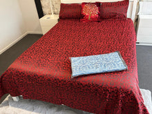 Load image into Gallery viewer, Chenille bedsheets with two pillowcases
