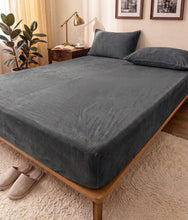 Load image into Gallery viewer, Warm Fitted Sheet Set (Winter) | 3-Piece Set