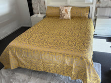 Load image into Gallery viewer, Chenille bedsheets with two pillowcases
