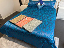 Load image into Gallery viewer, Chenille bedsheets with two pillowcases
