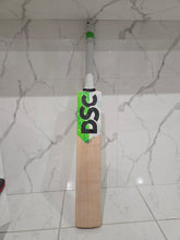 Load image into Gallery viewer, DSC Split 100 English Willow Bat
